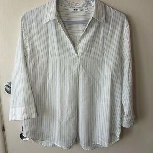Uniqlo White and Blue Striped Shirt      size M